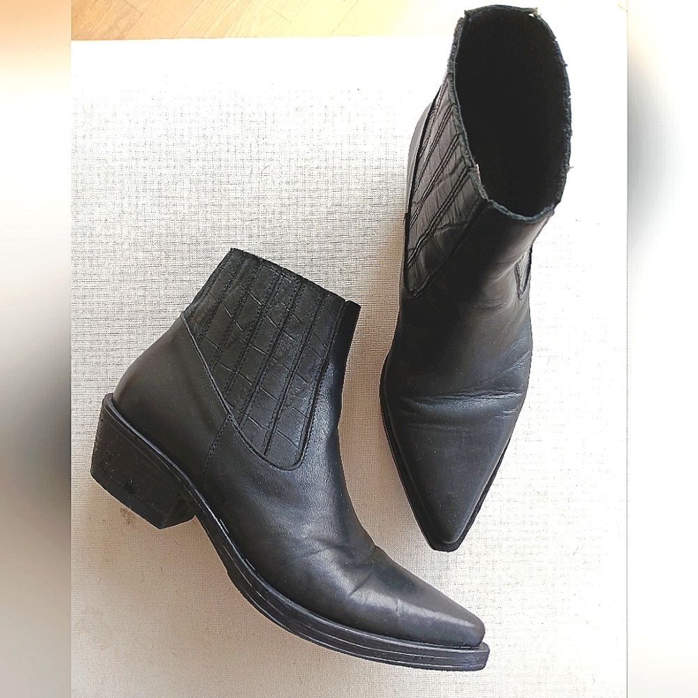 Leather western ankle boots, made in Italy